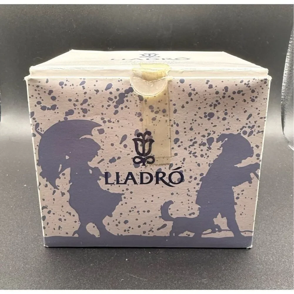 Lladró 1996 Annual Christmas Ball Porcelain Ornament .